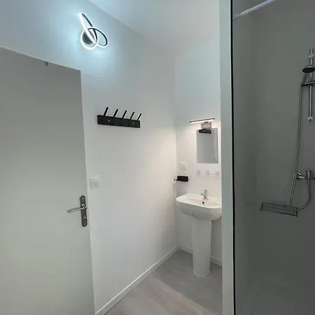 Appartement A2 18m2 Cosy 5minutes Gare Parking Gratuit Rue De La Mure